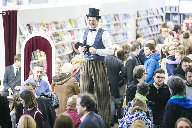 ดาวน์โหลดฟรี Acrobatic Stilts Books Acrobat - ภาพถ่ายหรือรูปภาพฟรีที่จะแก้ไขด้วยโปรแกรมแก้ไขรูปภาพออนไลน์ GIMP