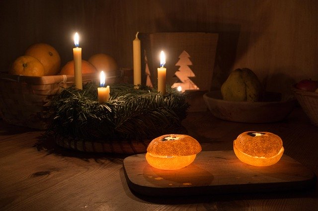 Muat turun percuma Advent Wreath Candlelight Heat - foto atau gambar percuma untuk diedit dengan editor imej dalam talian GIMP