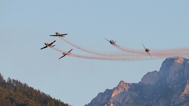 Безкоштовно завантажте Aerobatics Flyer Aircraft — безкоштовну фотографію чи зображення для редагування за допомогою онлайн-редактора зображень GIMP