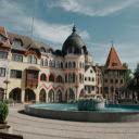 A fountain in the middle of a town square  screen for extension Chrome web store in OffiDocs Chromium