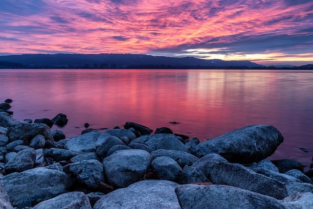 Descarga gratuita de la imagen gratuita del lago de Constanza con resplandor crepuscular para editar con el editor de imágenes en línea gratuito GIMP