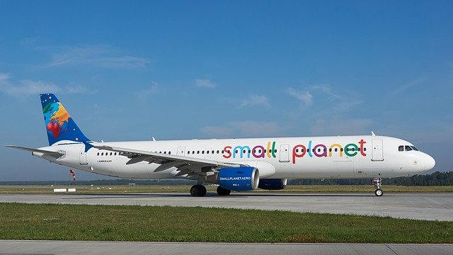 Free download airbus a321 the plane airport free picture to be edited with GIMP free online image editor
