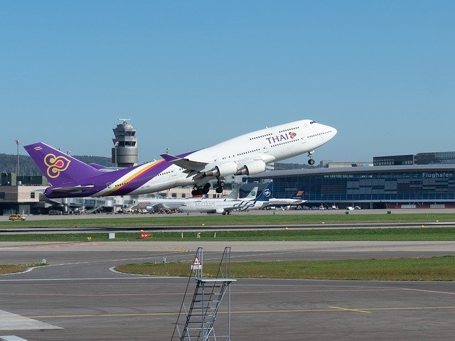 Unduh gratis Pesawat Boeing 747 Zurich Start - foto atau gambar gratis untuk diedit dengan editor gambar online GIMP