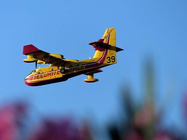 Descărcare gratuită Aircraft Canadair Fire - fotografie sau imagini gratuite pentru a fi editate cu editorul de imagini online GIMP