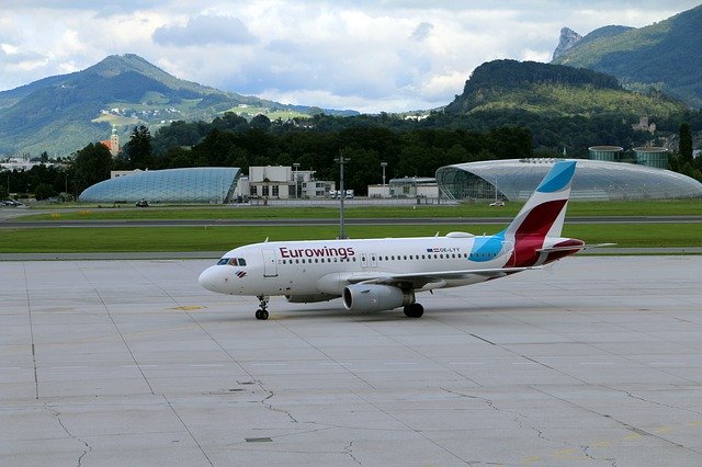 Download gratuito Aircraft Eurowings Airport - foto o immagine gratuita da modificare con l'editor di immagini online GIMP