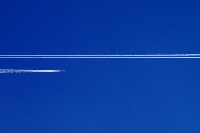 Kostenloser Download Aircraft Flying Stripes - kostenloses Foto oder Bild zur Bearbeitung mit GIMP Online-Bildbearbeitung