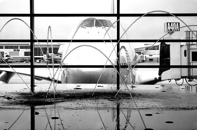 Ücretsiz indir Aircraft Fountain Airport ücretsiz fotoğraf şablonu, GIMP çevrimiçi resim düzenleyici ile düzenlenebilir