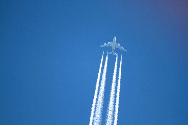 Descarga gratuita Aircraft Jet Plane Flying - foto o imagen gratuita para editar con el editor de imágenes en línea GIMP