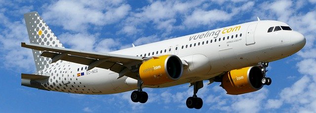 Bezpłatne pobieranie Aircraft Traffic Vueling - darmowe zdjęcie lub obraz do edycji za pomocą internetowego edytora obrazów GIMP