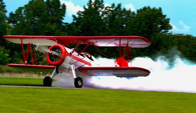 Gratis download Airplane Aviation Smoke - gratis foto of afbeelding om te bewerken met de online GIMP-afbeeldingseditor