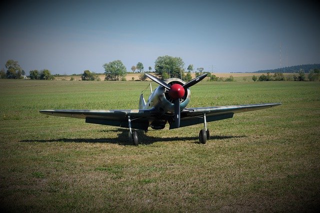 Descărcare gratuită Airplane Warbird Aircraft - fotografie sau imagini gratuite pentru a fi editate cu editorul de imagini online GIMP