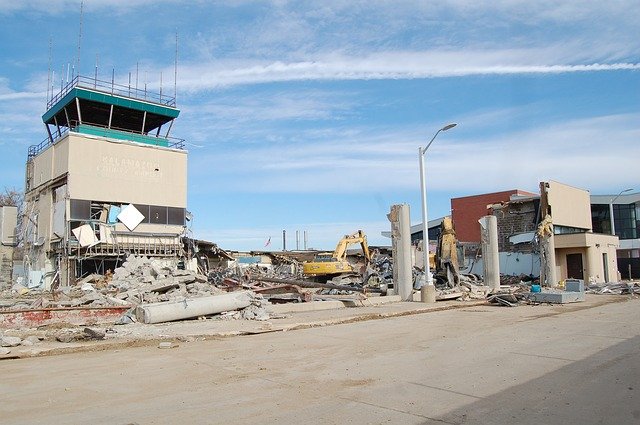 Descarga gratuita Airport Demolition: foto o imagen gratuita para editar con el editor de imágenes en línea GIMP