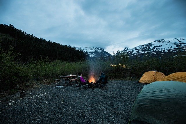 Bezpłatne pobieranie Alaska Camping Campfire - bezpłatne zdjęcie lub obraz do edycji za pomocą internetowego edytora obrazów GIMP