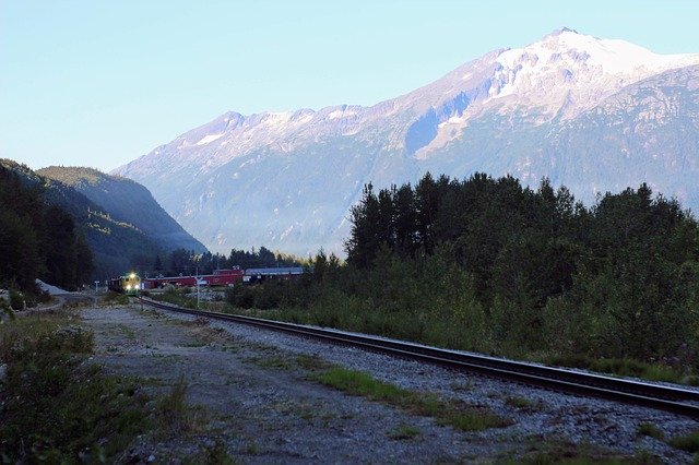 Free picture Alaska Train Approaching -  to be edited by GIMP free image editor by OffiDocs