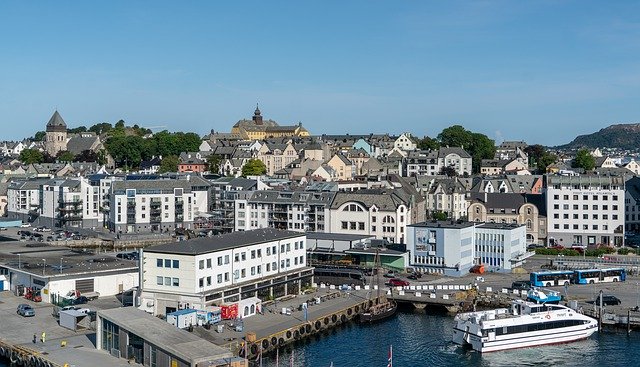 Alesund Norveç Mimarisi'ni ücretsiz indirin - GIMP çevrimiçi resim düzenleyici ile düzenlenecek ücretsiz fotoğraf veya resim