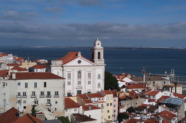 Libreng pag-download ng Alfama Lisbon Tejo - libreng larawan o larawan na ie-edit gamit ang GIMP online na editor ng imahe