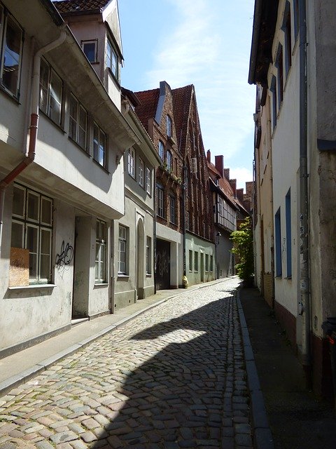Free download Alley Lübeck Houses Historic -  free photo or picture to be edited with GIMP online image editor