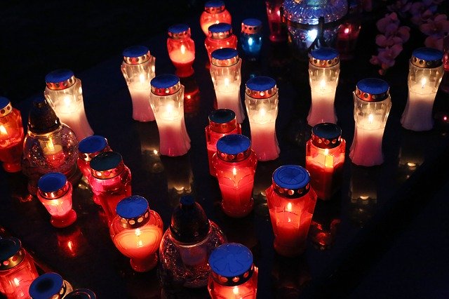 무료 다운로드 All Saints Red Candles Lantern - 무료 사진 또는 GIMP 온라인 이미지 편집기로 편집할 수 있는 사진