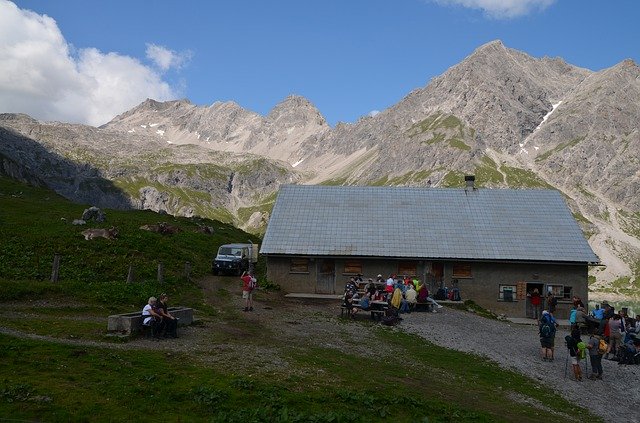 Безкоштовно завантажте Alm Alpine - безкоштовну фотографію чи зображення для редагування за допомогою онлайн-редактора зображень GIMP