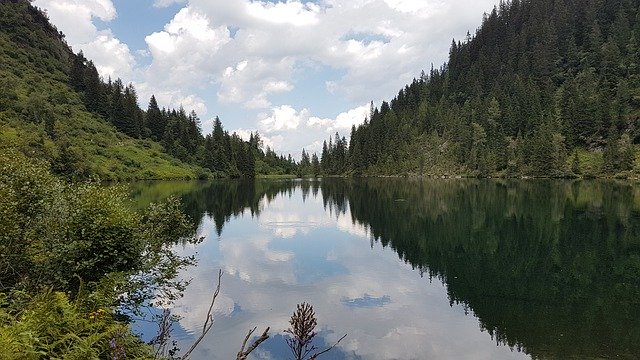 Descărcare gratuită Alm Bergsee Mountain Landscape - fotografie sau imagine gratuită pentru a fi editată cu editorul de imagini online GIMP