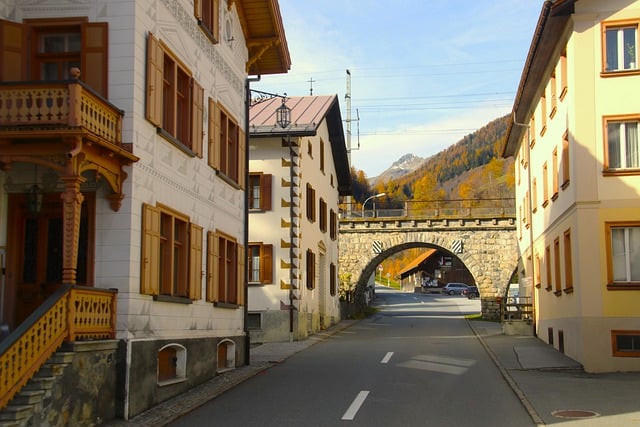 Baixe gratuitamente a imagem gratuita da travessia ferroviária da vila alpina para ser editada com o editor de imagens on-line gratuito do GIMP