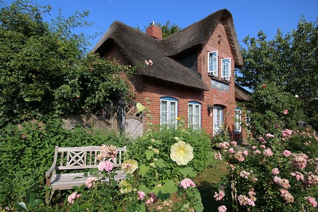 Free download Amrum Friesenhaus Thatched Roof -  free photo or picture to be edited with GIMP online image editor