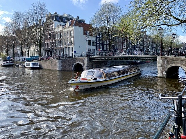 Descarga gratuita Amsterdam River Crossing: foto o imagen gratuita para editar con el editor de imágenes en línea GIMP