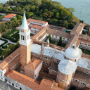 Ancient castle on the island  screen for extension Chrome web store in OffiDocs Chromium