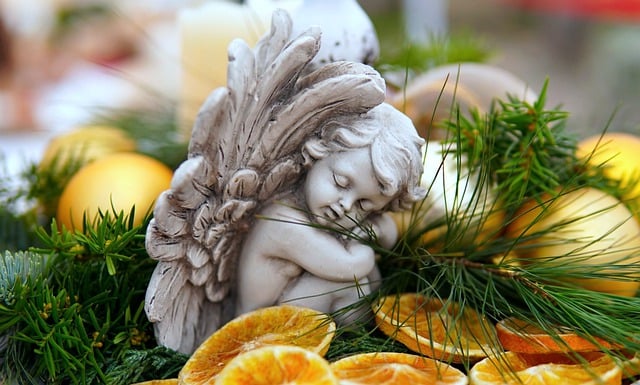 Scarica gratuitamente l'immagine gratuita dell'avvento della scultura di Natale di un angelo da modificare con l'editor di immagini online gratuito GIMP