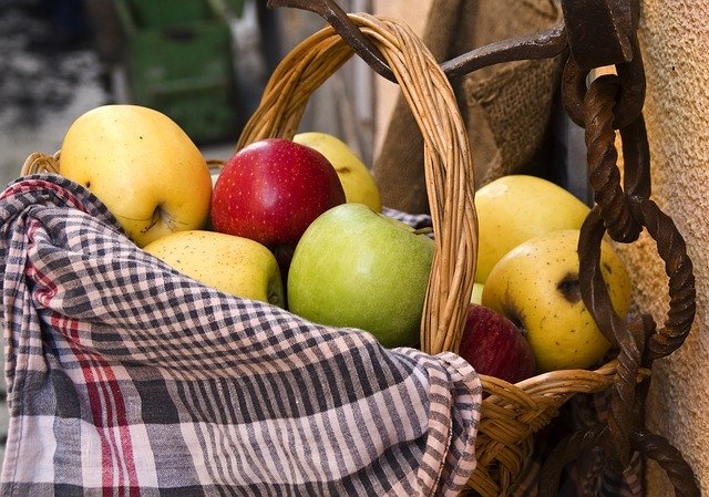 Unduh gratis Apple Food Fruit - foto atau gambar gratis untuk diedit dengan editor gambar online GIMP