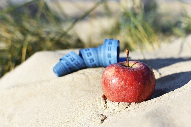 Bezpłatne pobieranie Niebieska taśma miernicza Apple Red - bezpłatne zdjęcie lub obraz do edycji za pomocą internetowego edytora obrazów GIMP