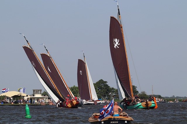 Descărcare gratuită Aquatics Sailing Water - fotografie sau imagini gratuite pentru a fi editate cu editorul de imagini online GIMP