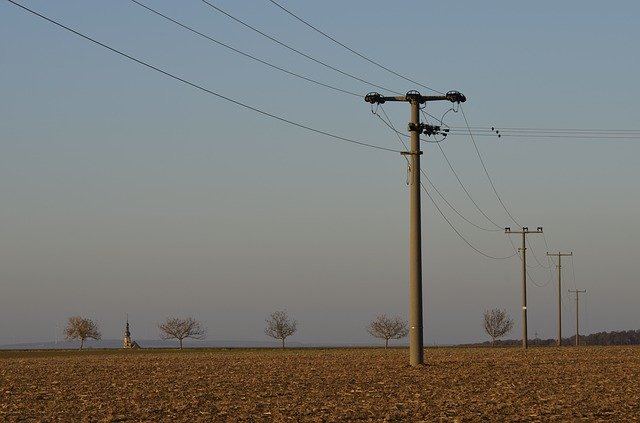 Muat turun percuma Arable Field Landline Overhead - foto atau gambar percuma untuk diedit dengan editor imej dalam talian GIMP