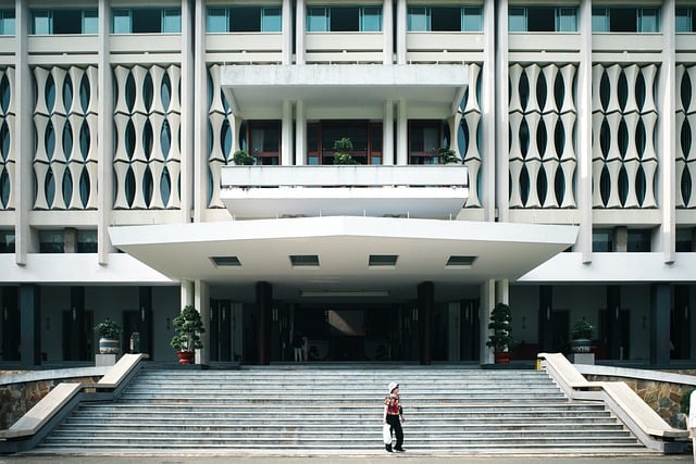 Téléchargement gratuit d'une image gratuite du palais d'architecte du bâtiment de Saigon à modifier avec l'éditeur d'images en ligne gratuit GIMP