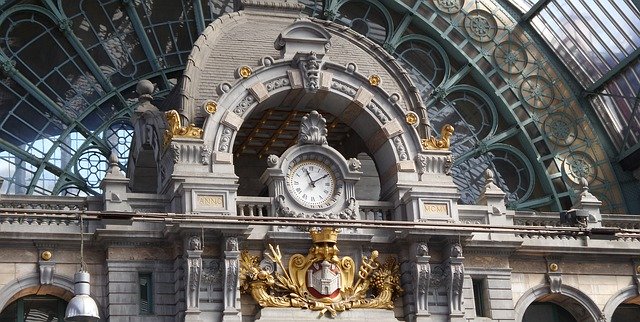 Безкоштовно завантажте Architecture Clock City Railway - безкоштовну фотографію чи зображення для редагування за допомогою онлайн-редактора зображень GIMP