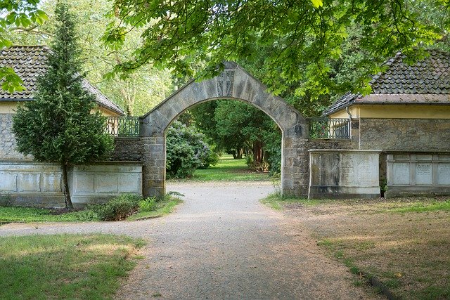 Unduh gratis Archway Cemetery Arch - foto atau gambar gratis untuk diedit dengan editor gambar online GIMP