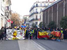 Free download arrivee-place-pref-22-01 free photo or picture to be edited with GIMP online image editor