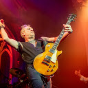 Artist burns with electric guitar  screen for extension Chrome web store in OffiDocs Chromium