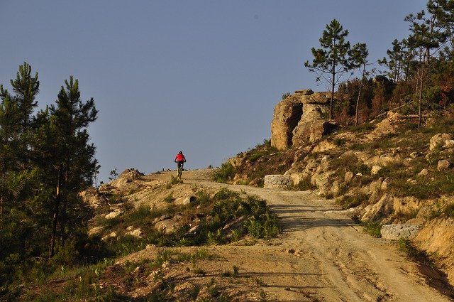 Téléchargement gratuit Ascent Sunset Biking - photo ou image gratuite à éditer avec l'éditeur d'images en ligne GIMP