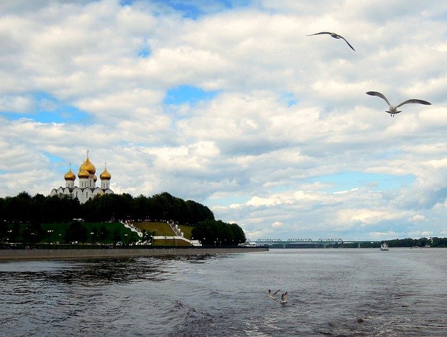 Бесплатно скачать Успенский собор, река, пляж, бесплатное изображение для редактирования с помощью бесплатного онлайн-редактора изображений GIMP