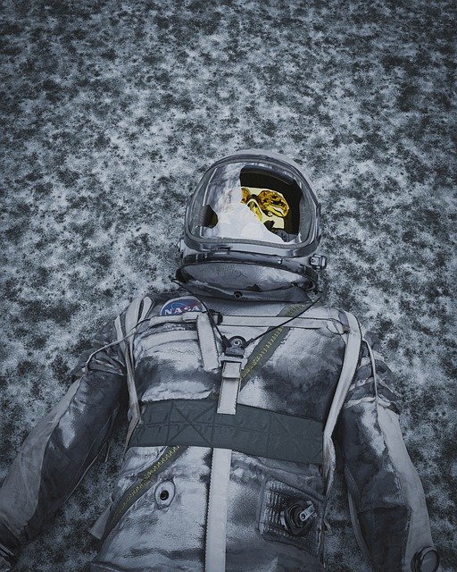 Free download astronaut winter snow skull death free picture to be edited with GIMP free online image editor