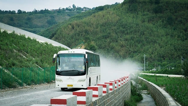 Unduh gratis gambar gratis bus mesin jelaga desa otomotif untuk diedit dengan editor gambar online gratis GIMP