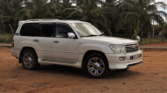 Free download auto suv toyota land cruiser 4x4 free picture to be edited with GIMP free online image editor