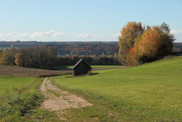 قم بتنزيل صورة مجانية لألوان الخريف والمناظر الطبيعية لفصل الخريف لتحريرها باستخدام محرر الصور المجاني عبر الإنترنت GIMP