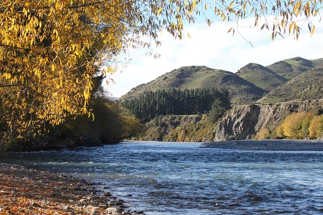 Descărcare gratuită Autumn River Nature - fotografie sau imagini gratuite pentru a fi editate cu editorul de imagini online GIMP