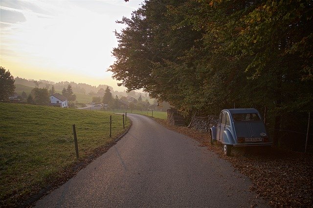 Descărcare gratuită Autumn Road Scenic - fotografie sau imagini gratuite pentru a fi editate cu editorul de imagini online GIMP