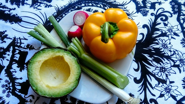 Безкоштовно завантажте зображення здорового харчування з перцем авокадо, яке можна редагувати за допомогою безкоштовного онлайн-редактора зображень GIMP