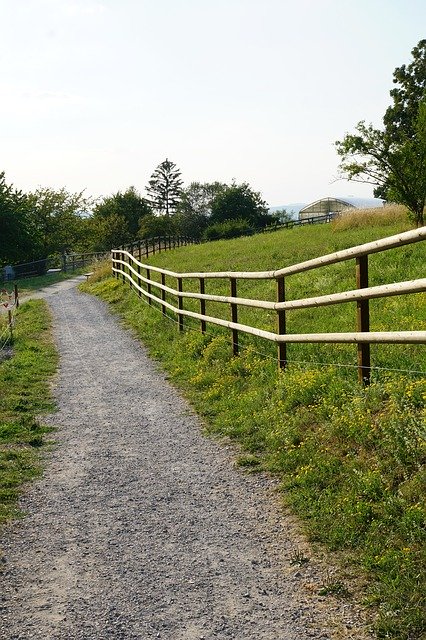 Bezpłatne pobieranie Away Road Field — bezpłatne zdjęcie lub obraz do edycji za pomocą internetowego edytora obrazów GIMP