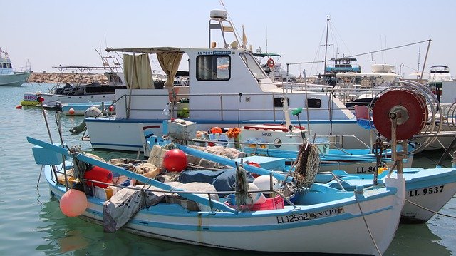 Téléchargement gratuit du bateau de pêche du port d'Ayia Napa - photo ou image gratuite à éditer avec l'éditeur d'images en ligne GIMP