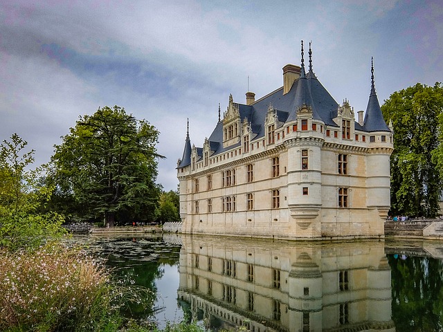 Scarica gratuitamente l'immagine gratuita medievale del castello di Azay le Rideau da modificare con l'editor di immagini online gratuito GIMP